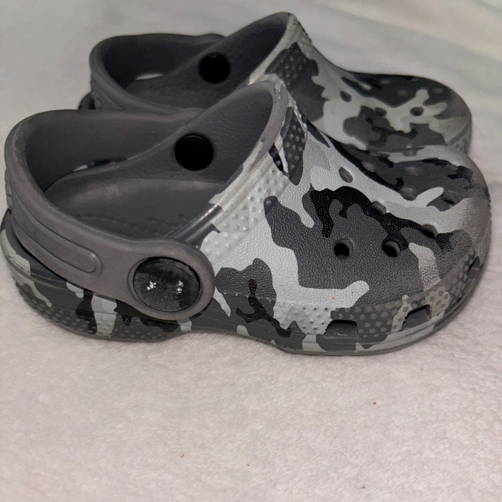 Toddler crocs